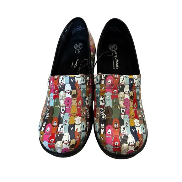 NEW Slip On Clogs 9.5W Women Easy Works By Easy Street "LAURIE" Dog Patent Shoes - Picture 2 of 9